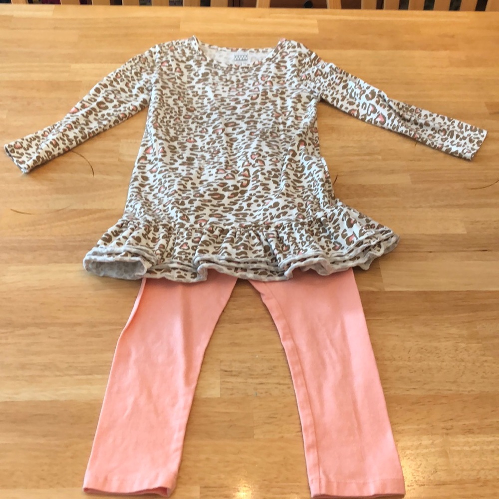 Old Navy girls shirt and leggings.